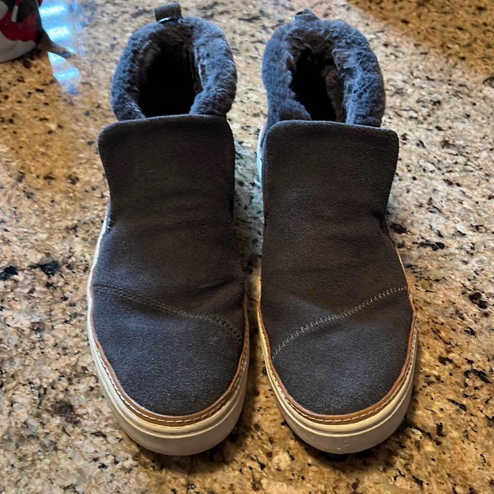 Tom's suede booties